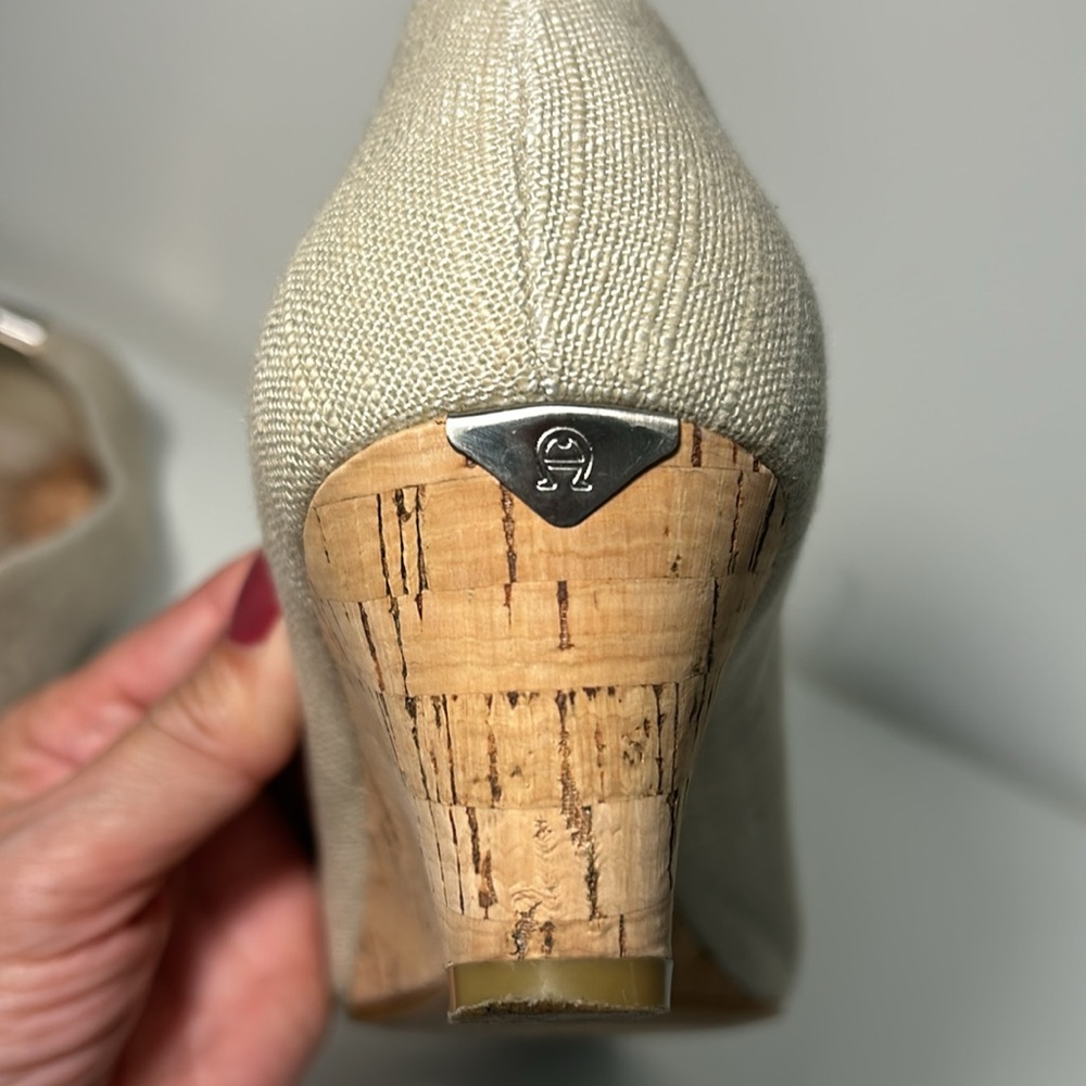 VINTAGE ETIENNE AIGNER CORK WEDGE HEEL BEIGE SIZE 8.5 METAL LOGO - Picture 9 of 12